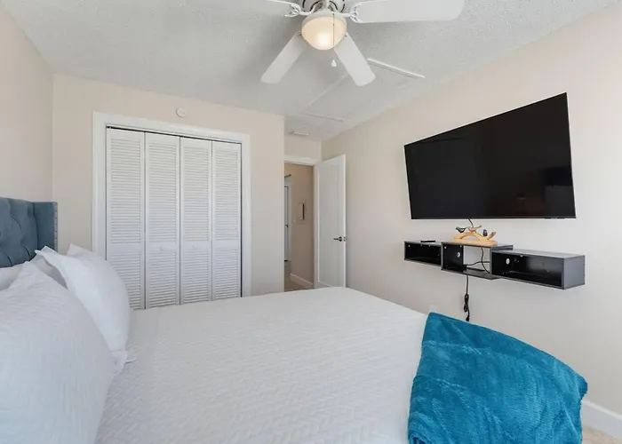 Saltwater-bubbles 2-indian Rocks Apartment *